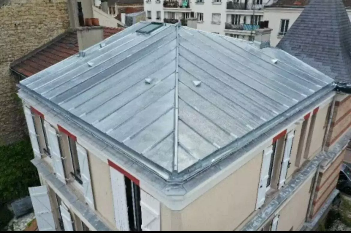 Chantier de couverture à Paris